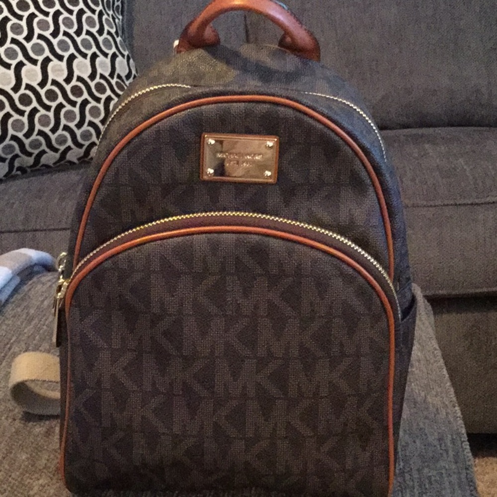 ⬇️Micheal kors backpack